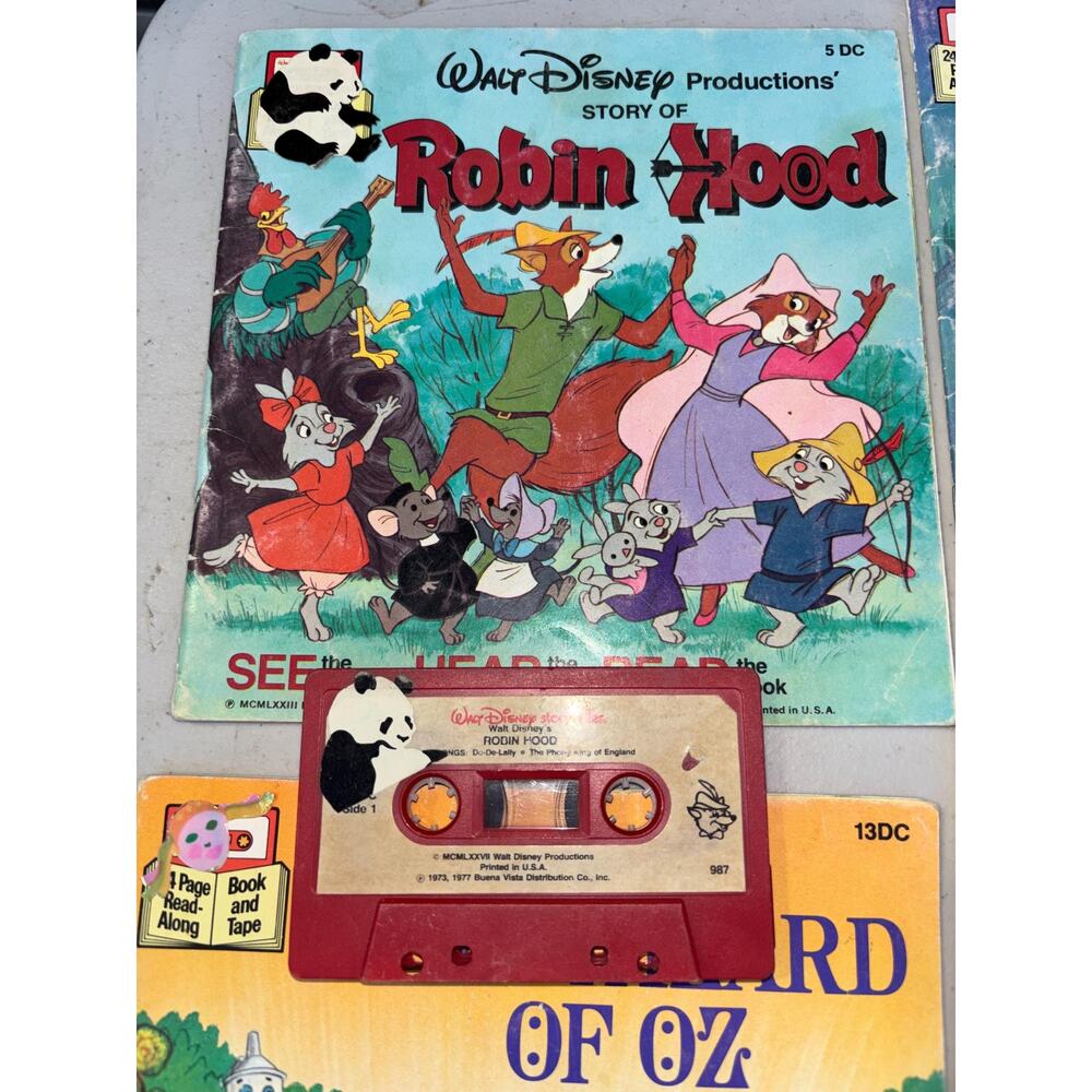 4 Walt Disney's Robin Hood Cinderella Peterpan Bambi Wizard of Oz Books on Tape